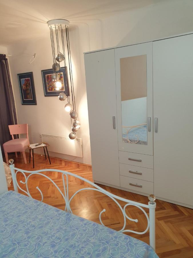 Apartman P-E Pula Exteriér fotografie